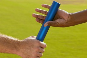 夺冠热门展开正面交锋，见证夺冠时刻