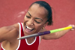 叶夫根尼娅·奇库诺娃冲线瞬间点燃赛场，叶夫根尼·奇吉舍夫